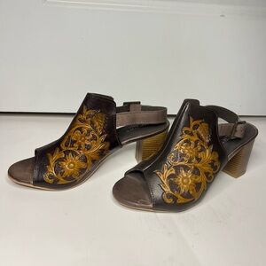 Roper Womens Mika Floral Embossed Peep Toe Block Heel Pumps Dress Casual Sz 9.5